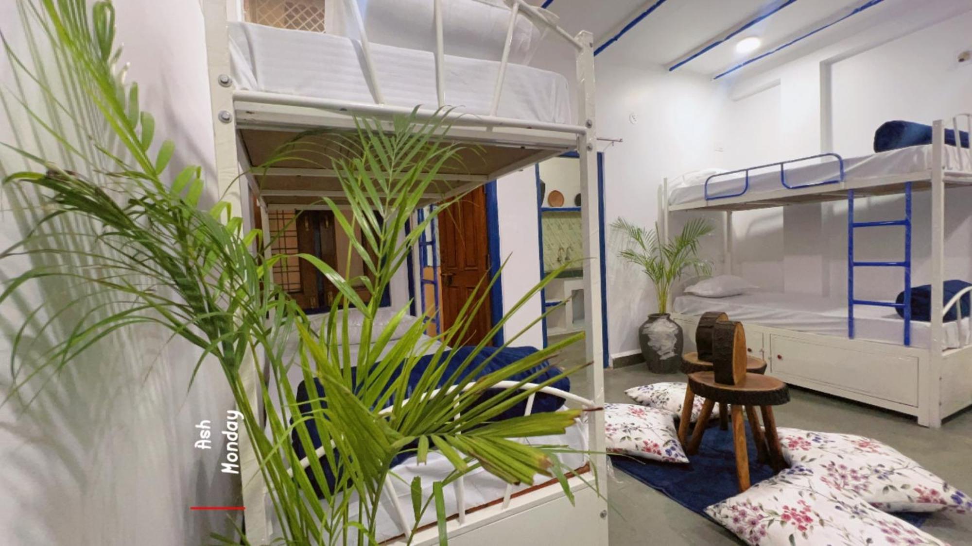 Hostel Pause Ujjain Exterior foto